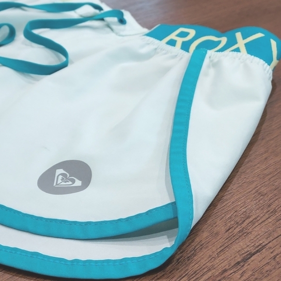 Roxy Dry Flight Shorts - Picture 3 of 11